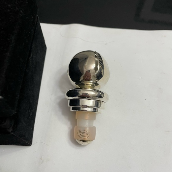 NEIMAN MARCUS SILVER PLATED JINGLE BELL WINE STOPPER - Picture 3 of 3